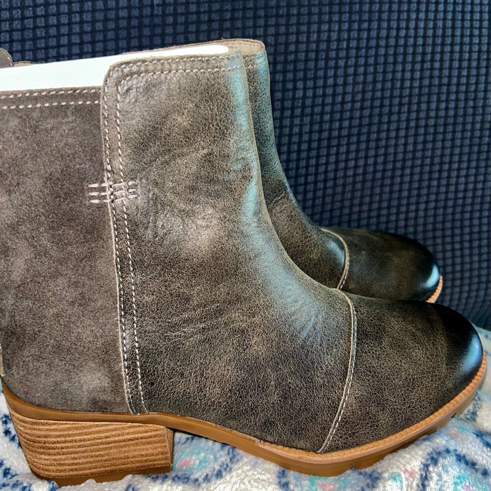 Women’s size 8.5 Sorel Boots-new-tags attached.